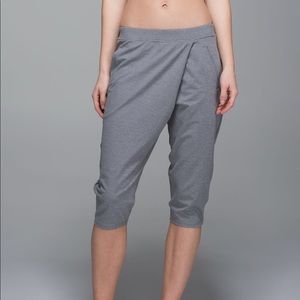 EUC lululemon crop size 4